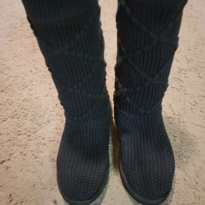 Ugg Black NWOT Cable Knit Boots